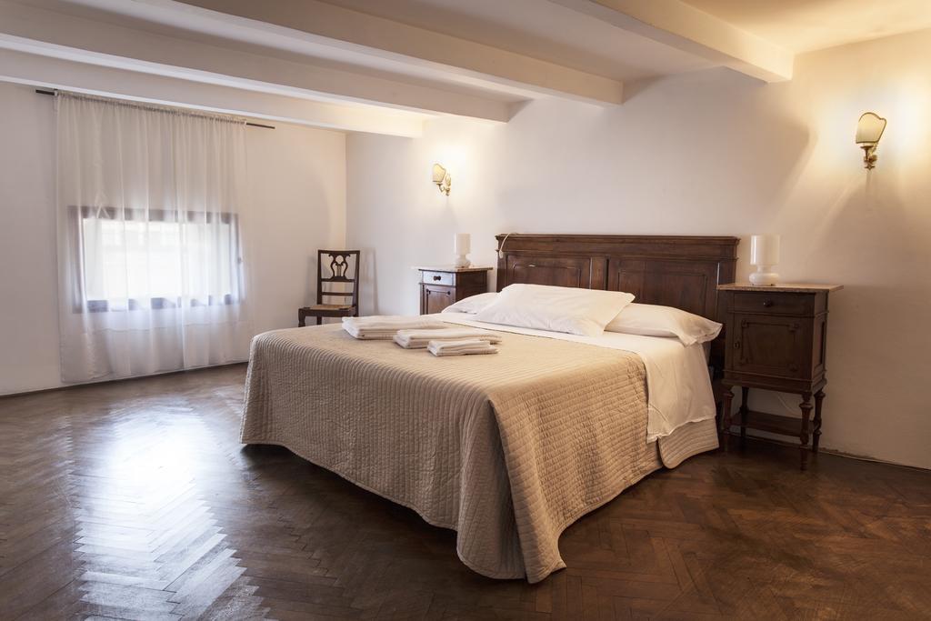 Palazzo Valmarana Braga Apartment