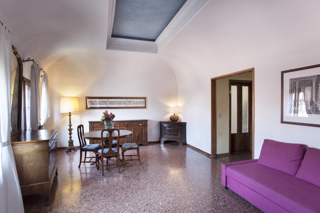 Palazzo Valmarana Braga Apartment